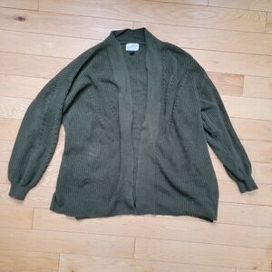 Universal Thread Army Green Cardigan Swester
